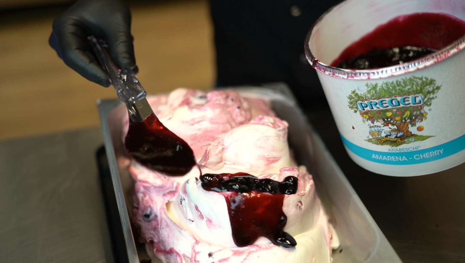 Yogurt-amarena roomijs